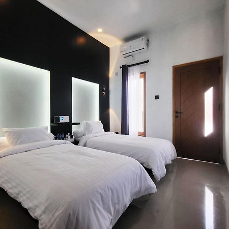 Cabin15 - Syariah Blitar Buitenkant foto