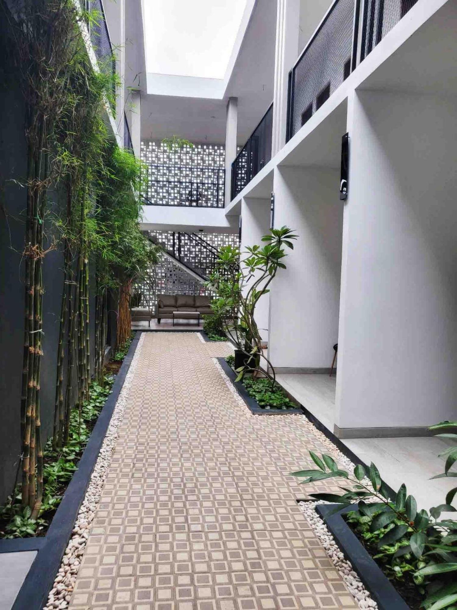 Cabin15 - Syariah Blitar Buitenkant foto